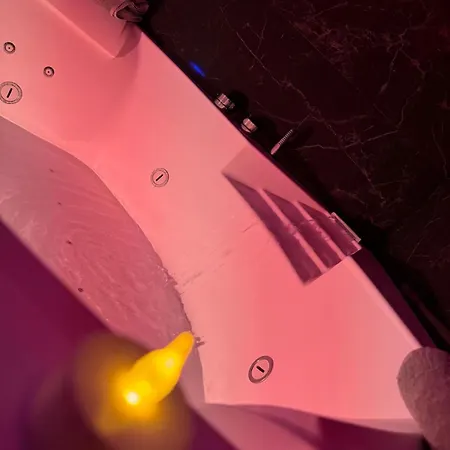 Avec Jacuzzi Prive *